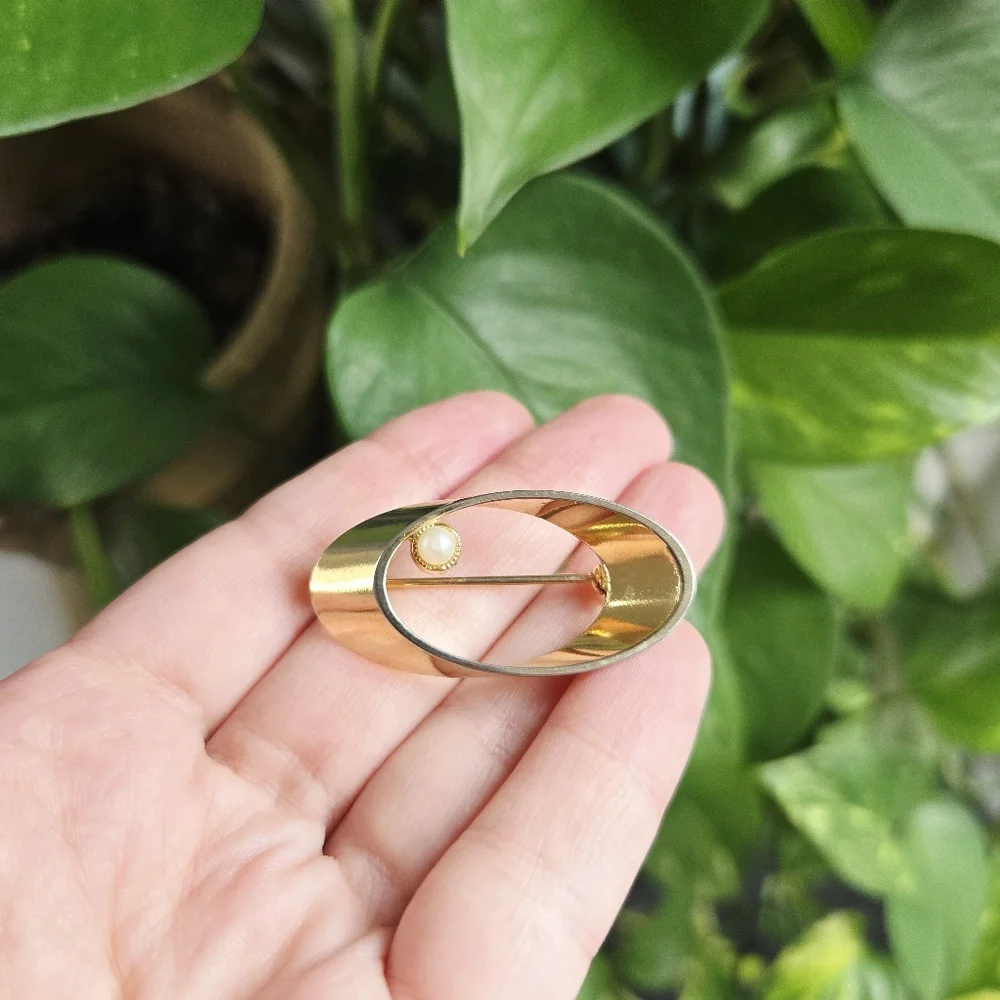 Vintage Gold Pearl Lapel Brooch Pin